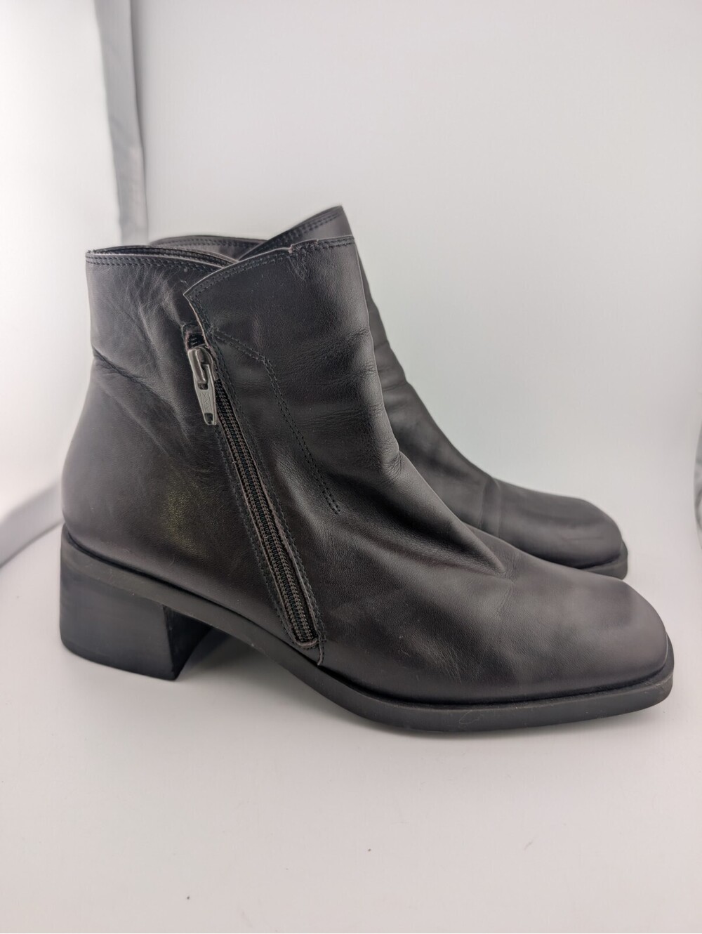 Nine West Size 8 Brown Leather Boots Booties Ankle Block Heel Davina Chelsea
